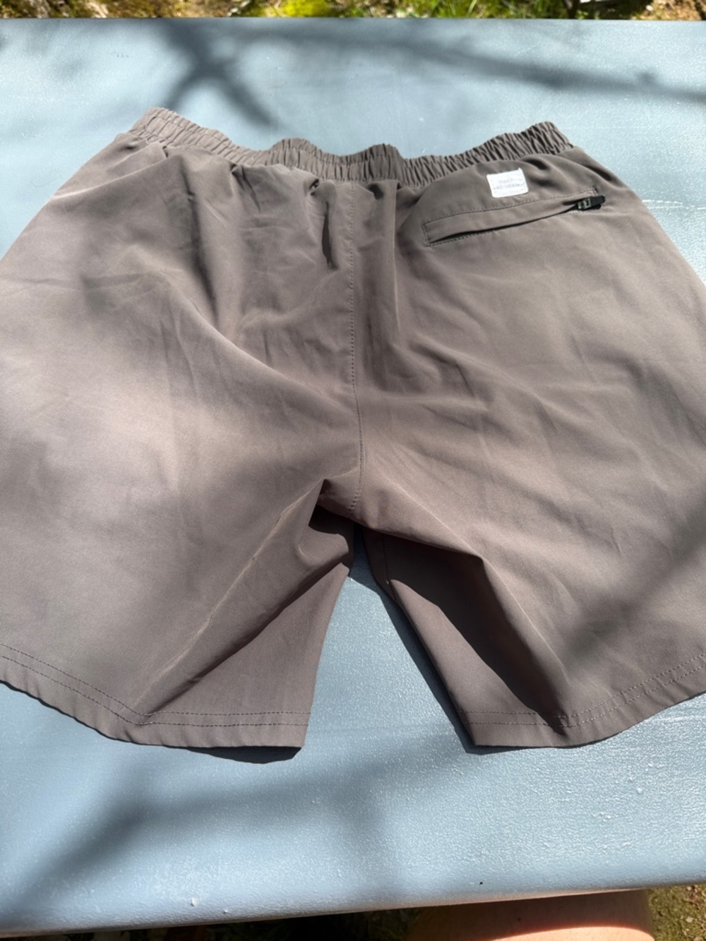 Simply Southern Men's Hybrid Shorts in Taupe Brown - Picture 4 of 8